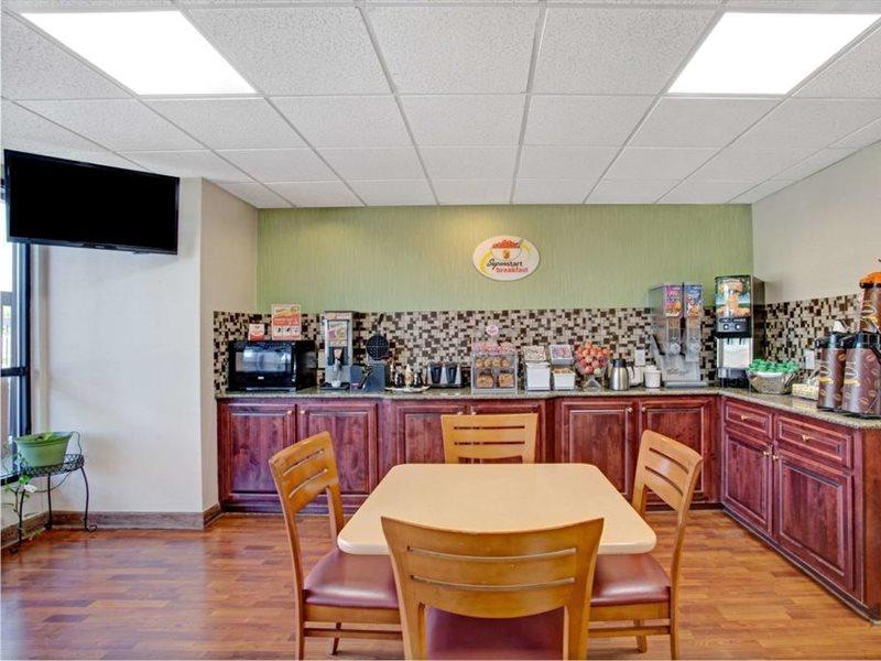 Super 8 By Wyndham Knoxville East Exterior foto
