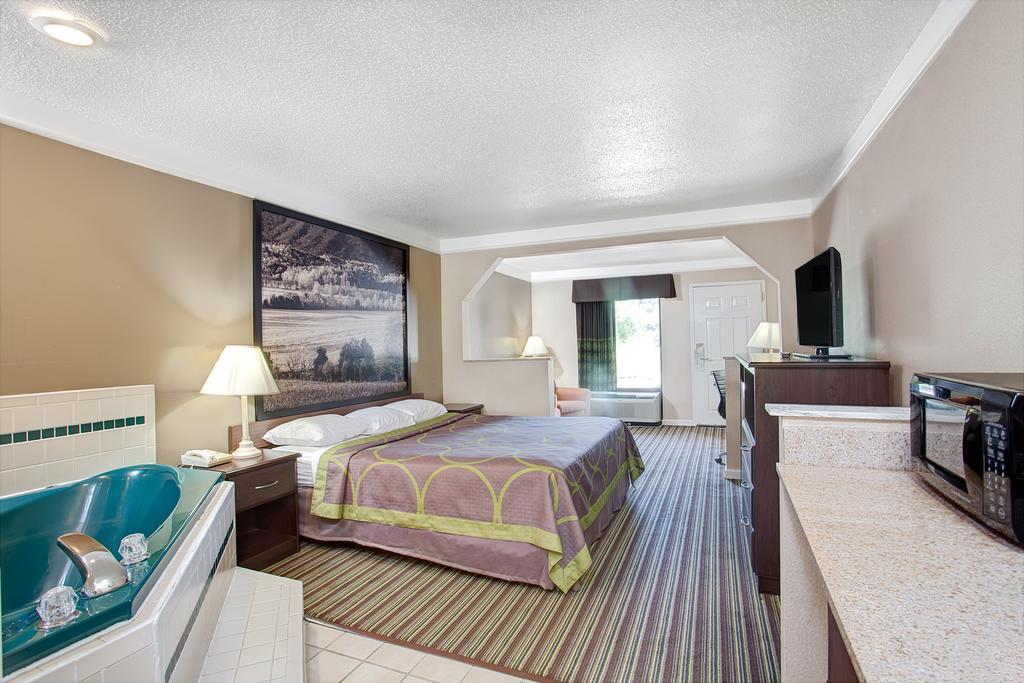 Super 8 By Wyndham Knoxville East Habitación foto